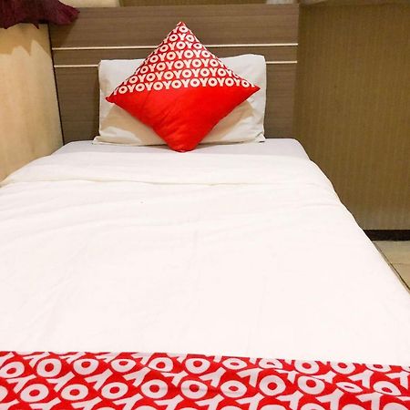 Oyo 93767 45 Guest House Sragen Buitenkant foto