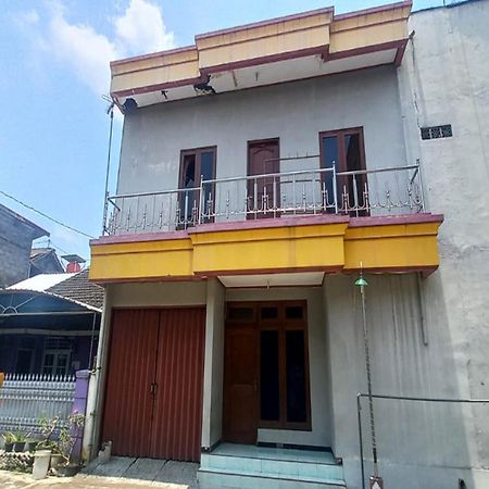 Oyo 93767 45 Guest House Sragen Buitenkant foto