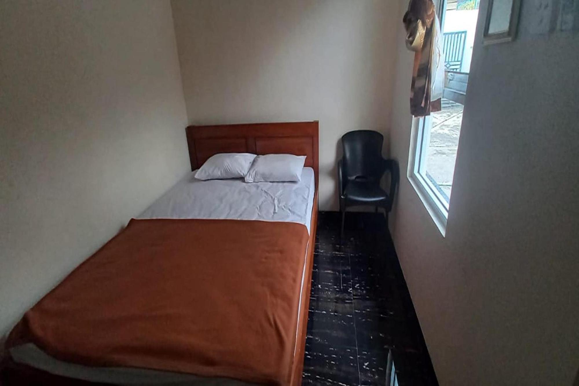 Oyo 93767 45 Guest House Sragen Buitenkant foto