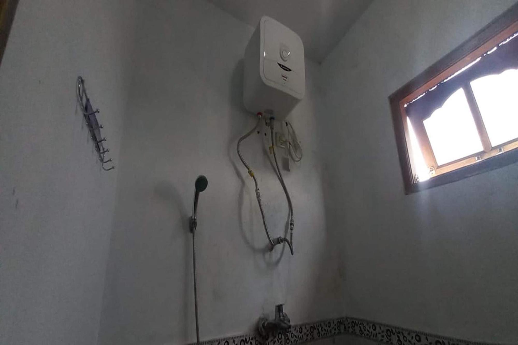 Oyo 93767 45 Guest House Sragen Buitenkant foto