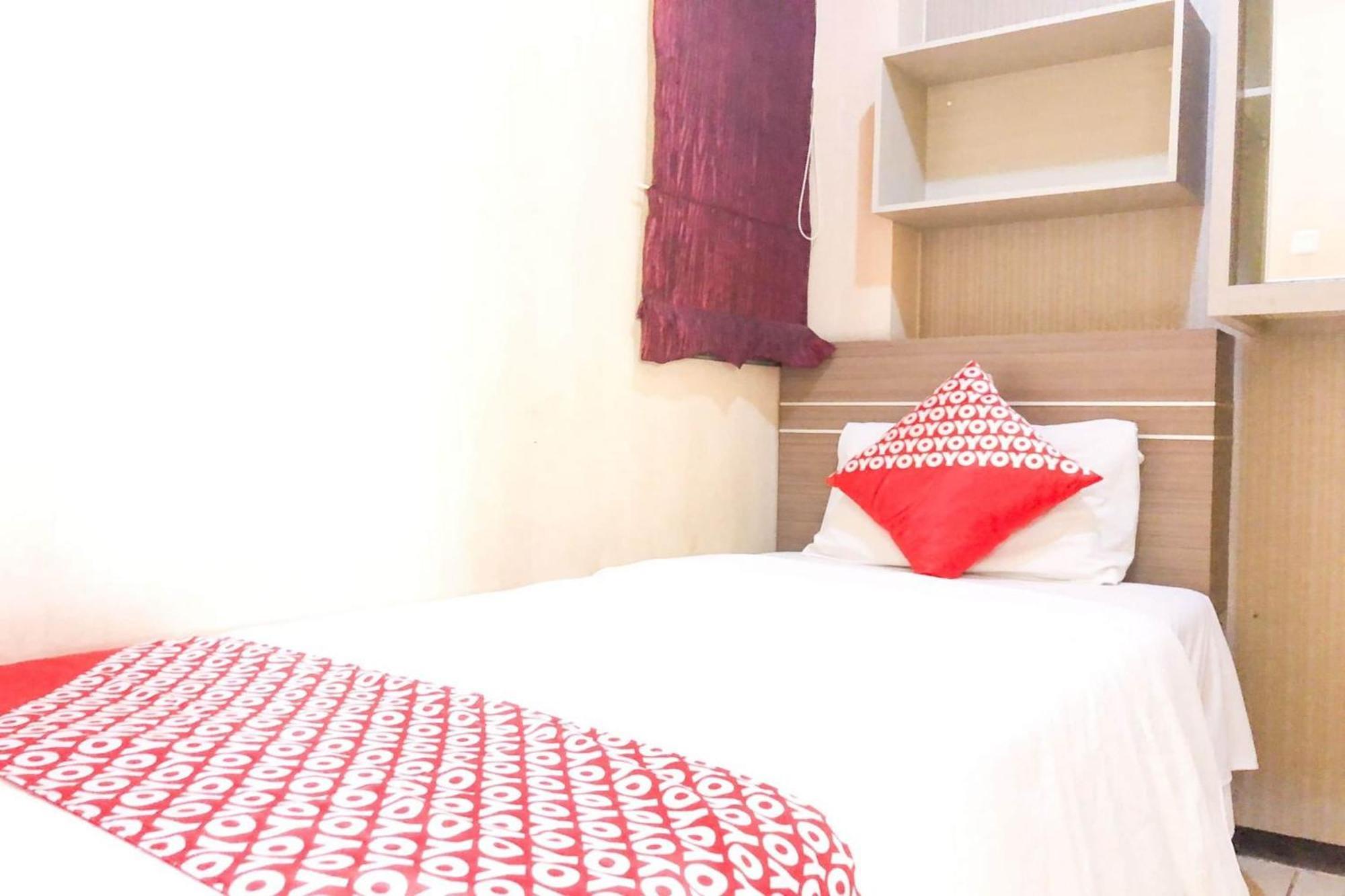 Oyo 93767 45 Guest House Sragen Buitenkant foto