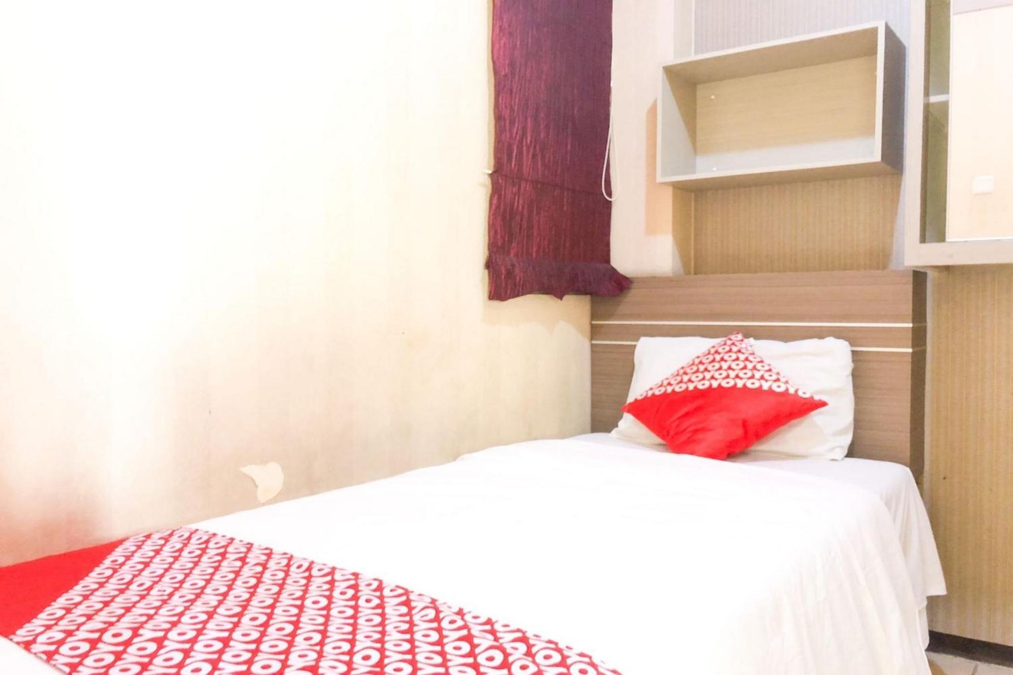 Oyo 93767 45 Guest House Sragen Buitenkant foto