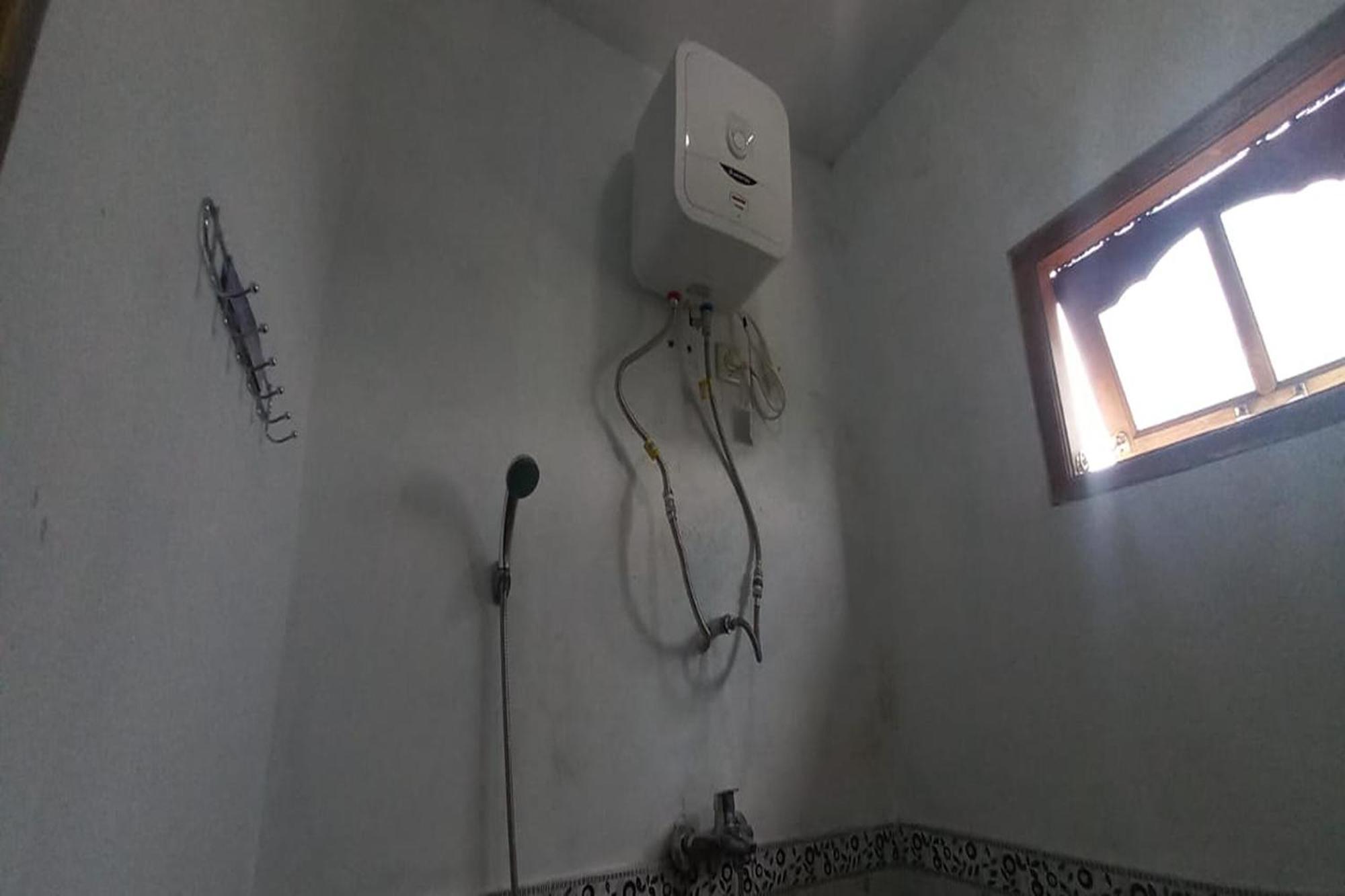 Oyo 93767 45 Guest House Sragen Buitenkant foto
